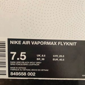 New Nike Air Vapormax size 8.5 women’s, 7.5 men’s